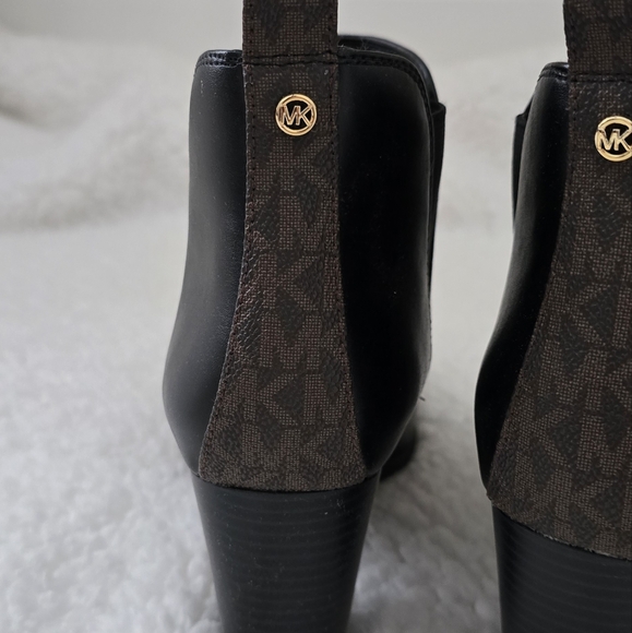 🍁 New! It's Fall, Y'all! Michael Kors Evaline Heeled Booties - Picture 9 of 16